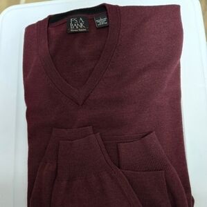 Jos. A. Bank Men's Merino Wool V-neck Pullover